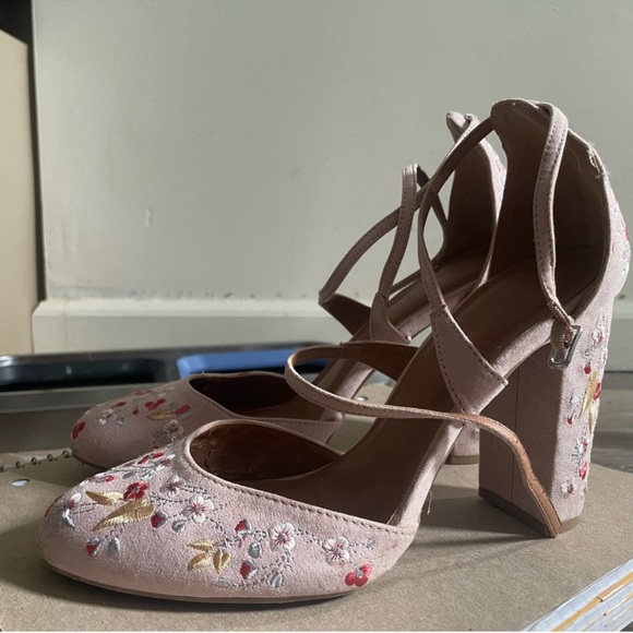 Wild Diva Shoes - Wild Diva Blush Floral Embroidered Heels